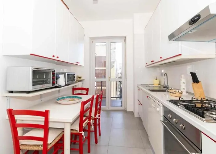 Turati 74 * تورينو